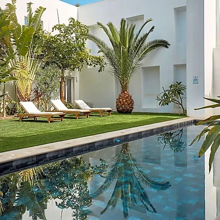 לינה וארוחת בוקר Casa Apollo 4*